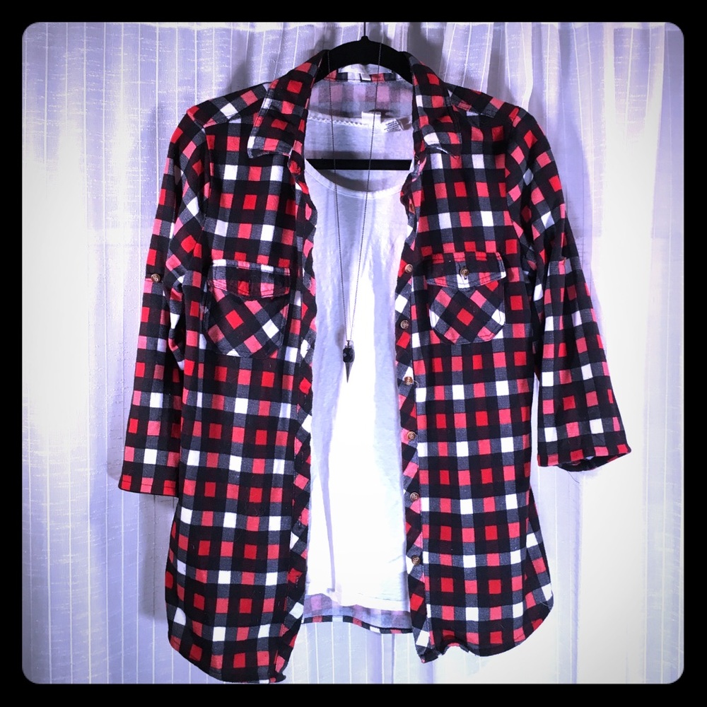 ❄️SALE❄️ Never worn Red plaid button up